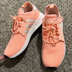 Adidas big kids/girls Peach/White Sneakers